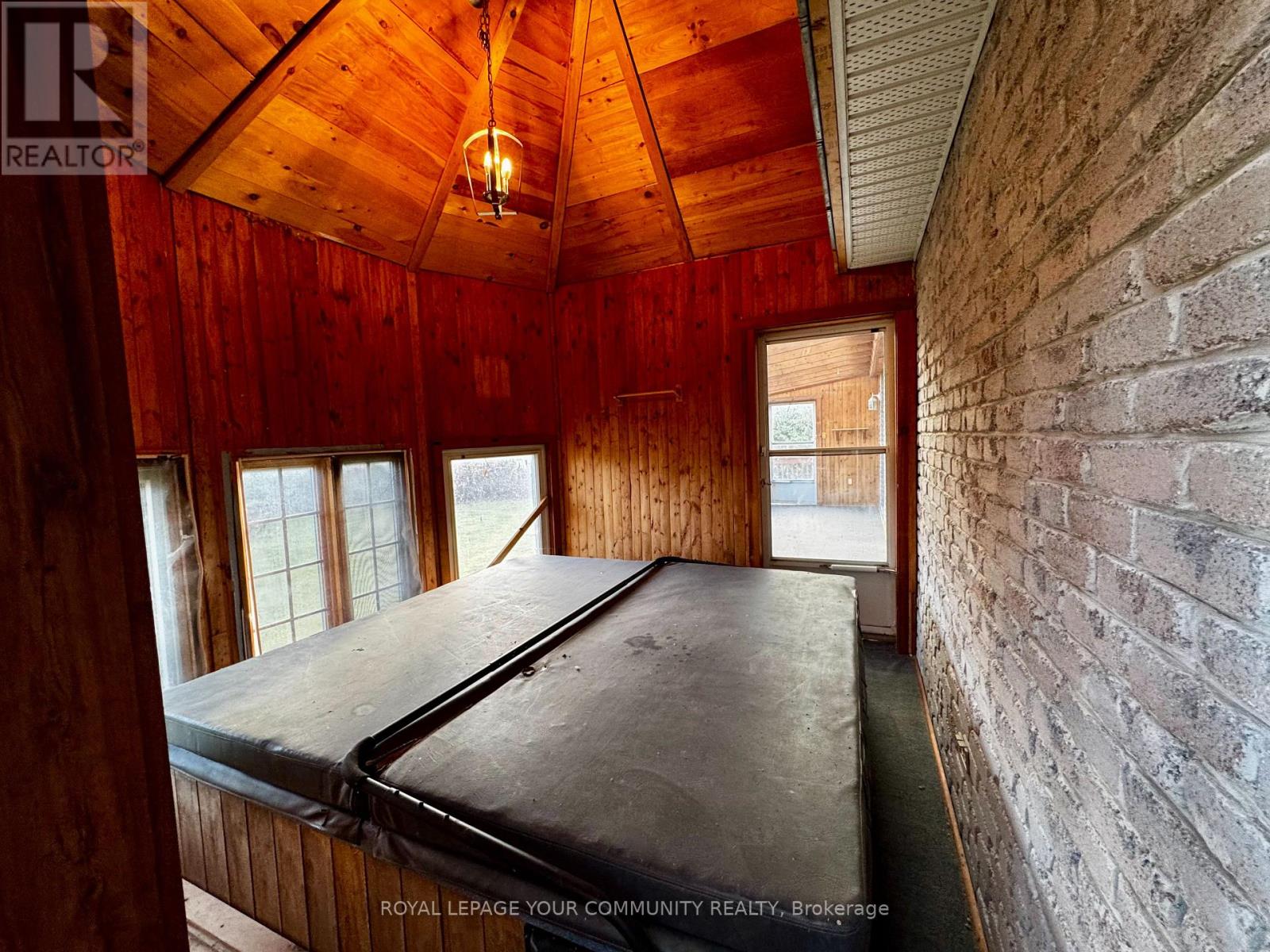 586 Rohallion Road, Kawartha Lakes, Ontario  L0K 1B0 - Photo 14 - X12556812