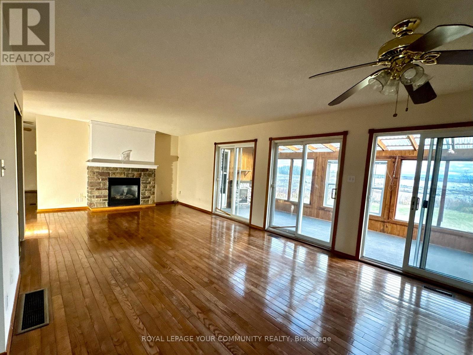 586 Rohallion Road, Kawartha Lakes, Ontario  L0K 1B0 - Photo 5 - X12556812