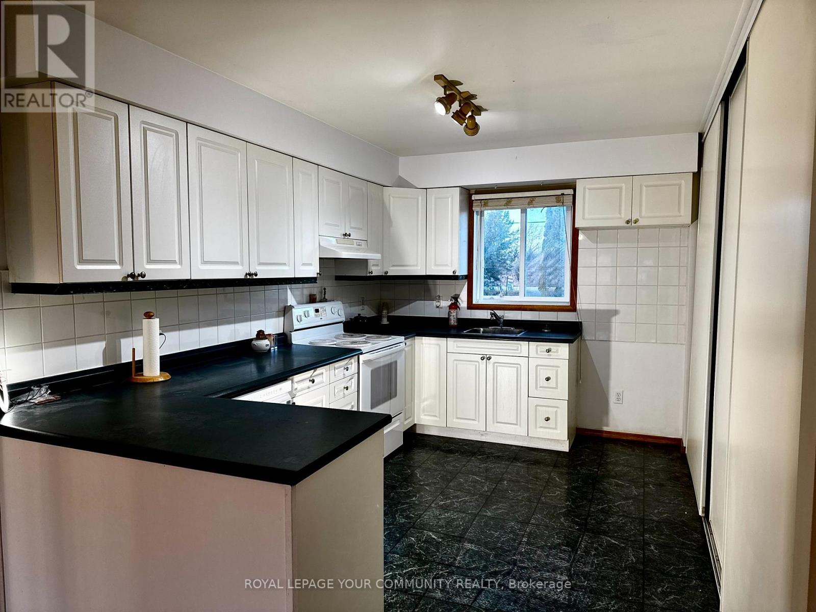 586 Rohallion Road, Kawartha Lakes, Ontario  L0K 1B0 - Photo 9 - X12556812