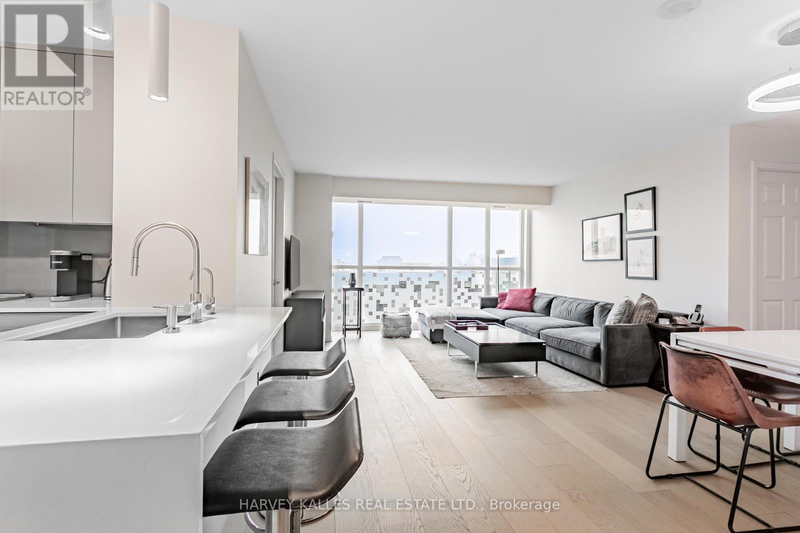 1610 - 96 ST PATRICK STREET, Toronto, Ontario