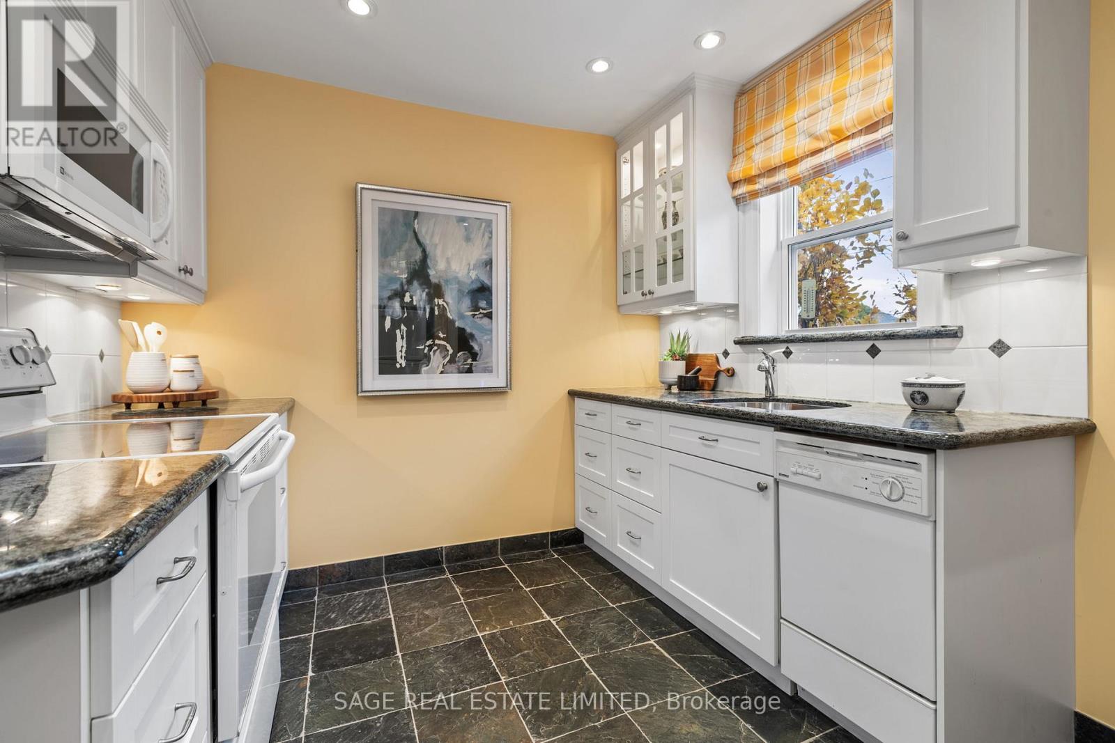 92 Chatsworth Drive, Toronto, Ontario  M4R 1R7 - Photo 14 - C12556898