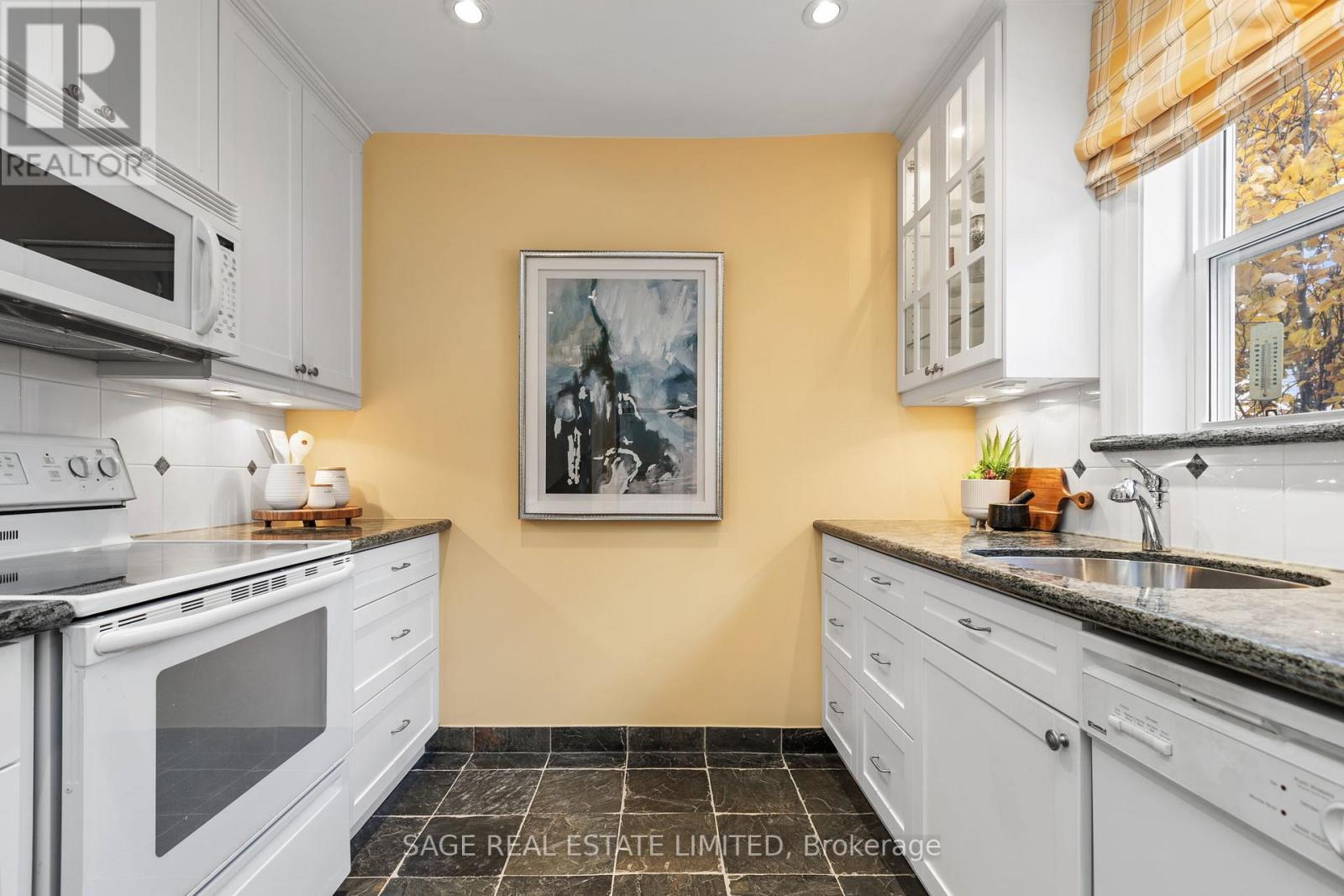 92 Chatsworth Drive, Toronto, Ontario  M4R 1R7 - Photo 15 - C12556898