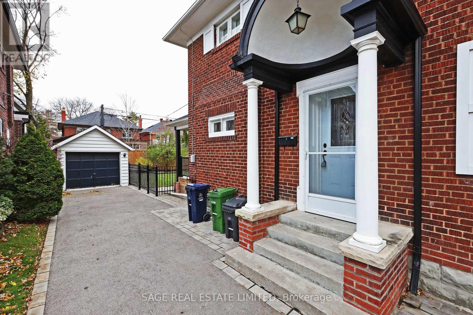 92 Chatsworth Drive, Toronto, Ontario  M4R 1R7 - Photo 2 - C12556898