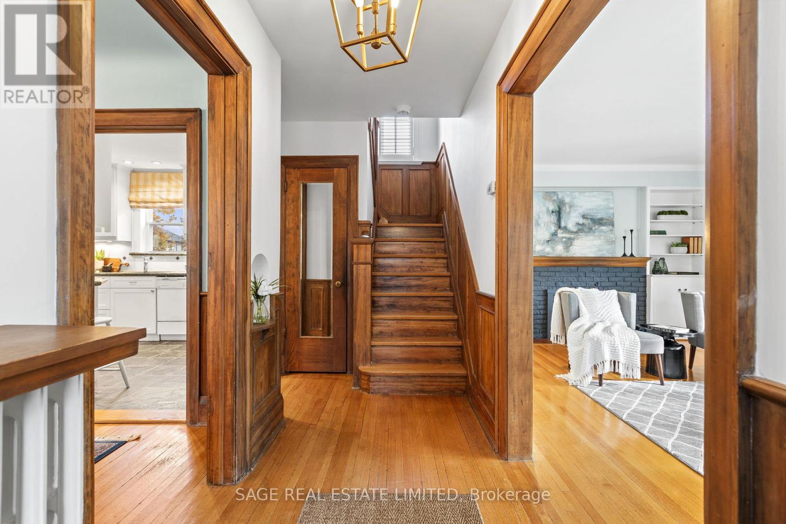 92 Chatsworth Drive, Toronto, Ontario  M4R 1R7 - Photo 4 - C12556898