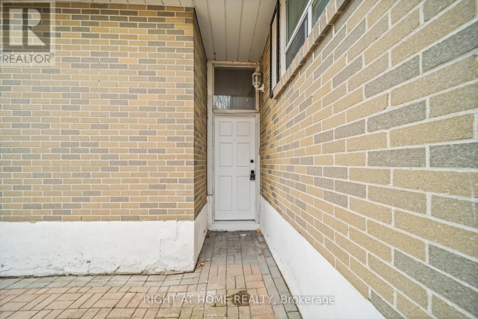 18 Josaly Drive, Toronto, Ontario  M1C 2N5 - Photo 2 - E12556858