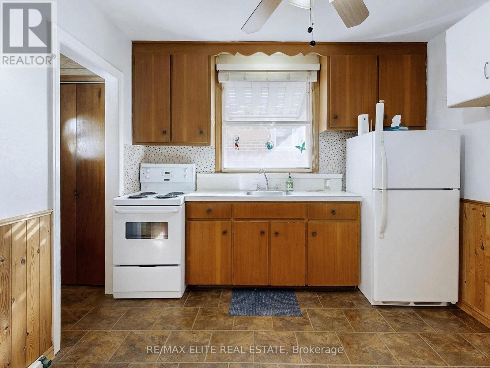 63 St Hubert Avenue, Toronto, Ontario  M4J 3Z2 - Photo 10 - E12556894