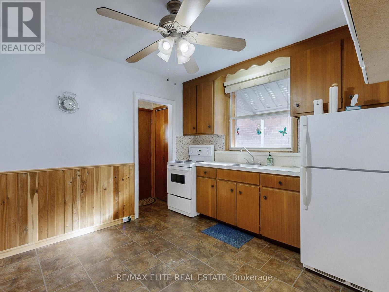 63 St Hubert Avenue, Toronto, Ontario  M4J 3Z2 - Photo 11 - E12556894