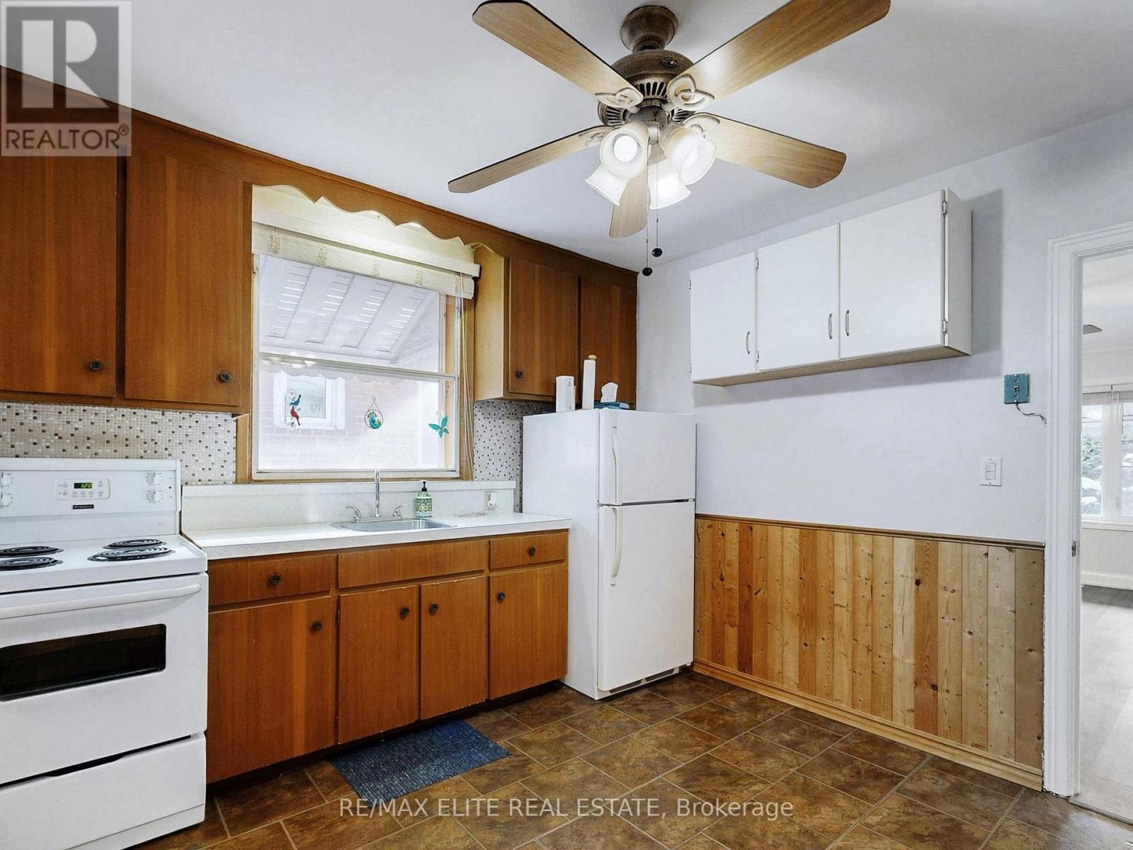 63 St Hubert Avenue, Toronto, Ontario  M4J 3Z2 - Photo 12 - E12556894