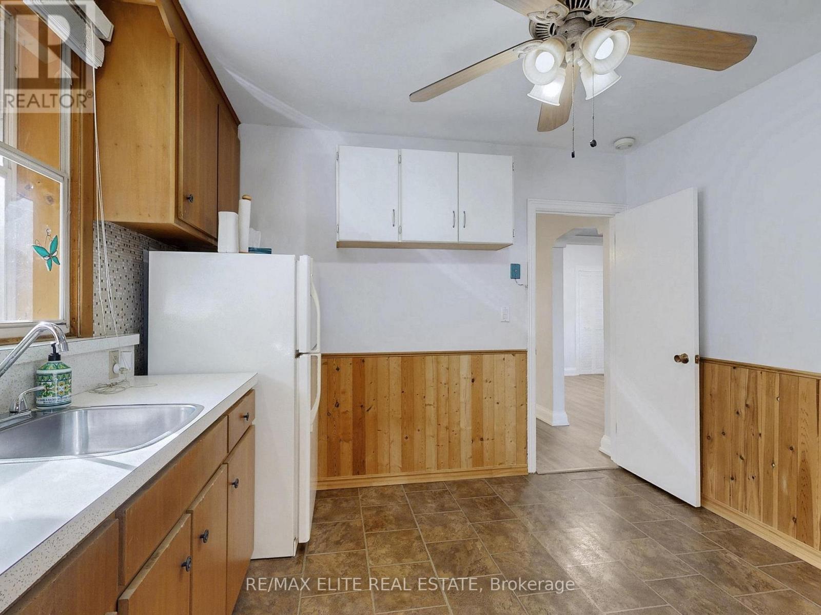 63 St Hubert Avenue, Toronto, Ontario  M4J 3Z2 - Photo 13 - E12556894