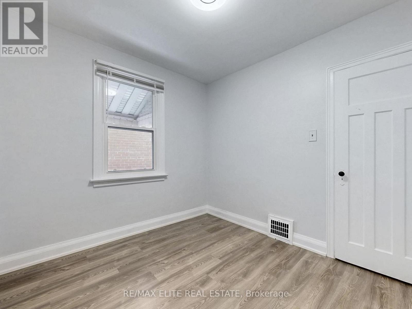 63 St Hubert Avenue, Toronto, Ontario  M4J 3Z2 - Photo 15 - E12556894