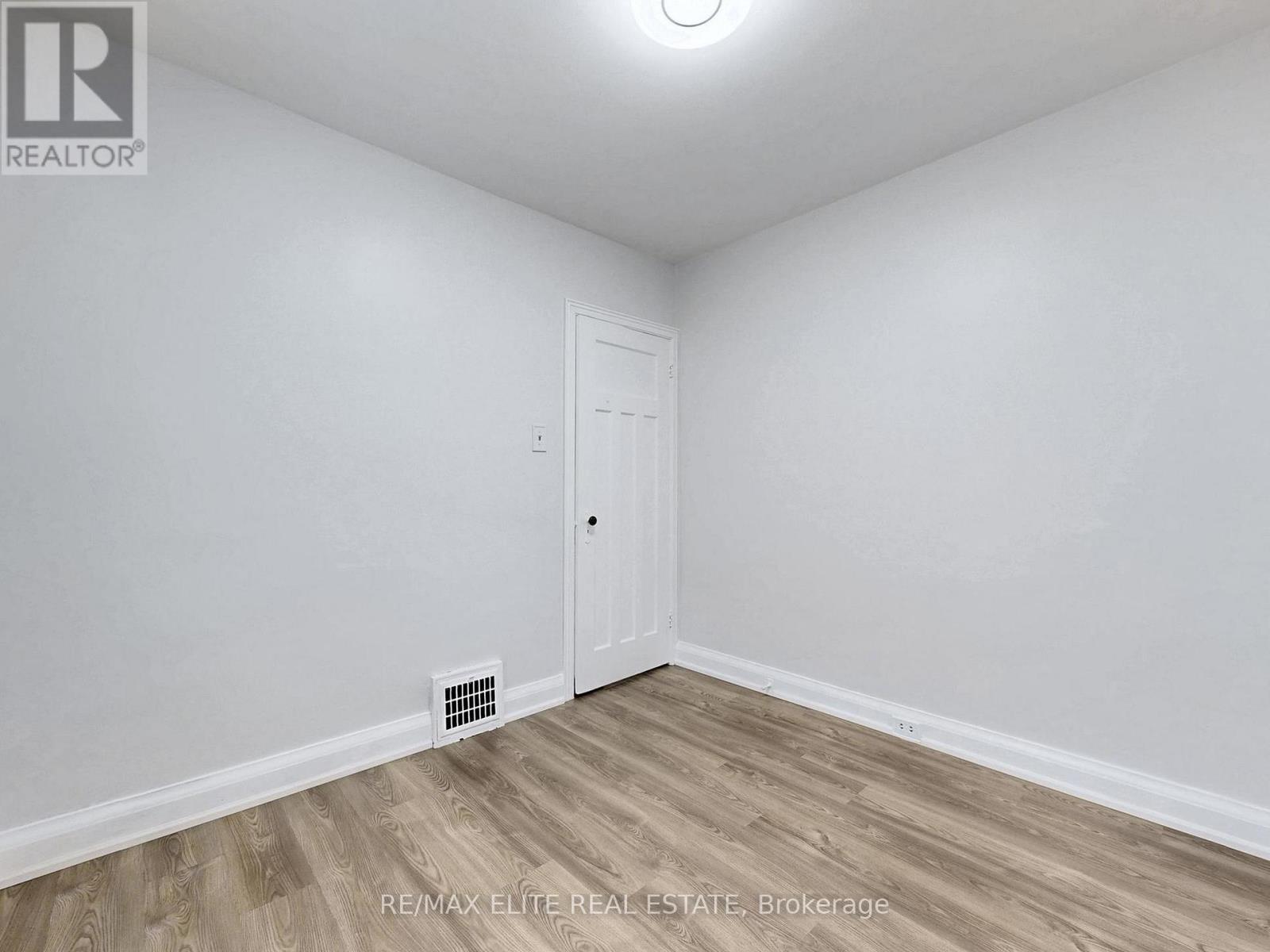 63 St Hubert Avenue, Toronto, Ontario  M4J 3Z2 - Photo 16 - E12556894