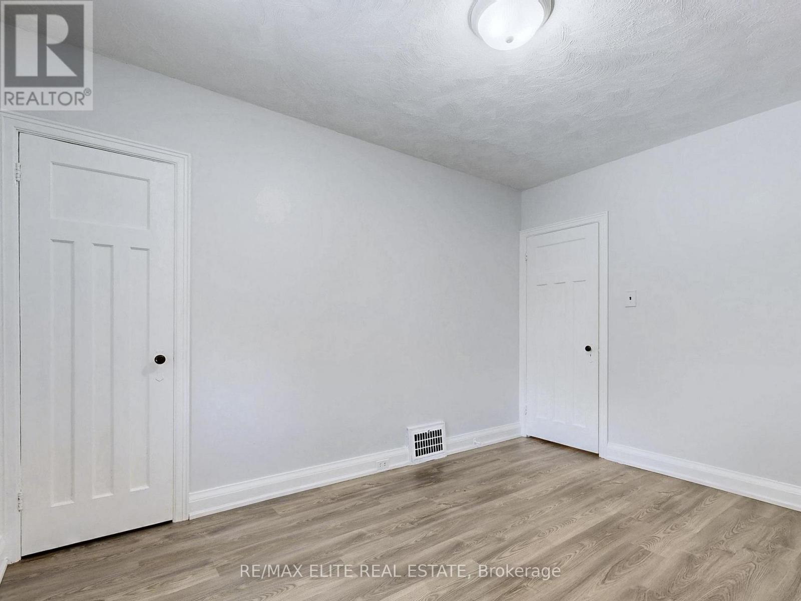 63 St Hubert Avenue, Toronto, Ontario  M4J 3Z2 - Photo 19 - E12556894