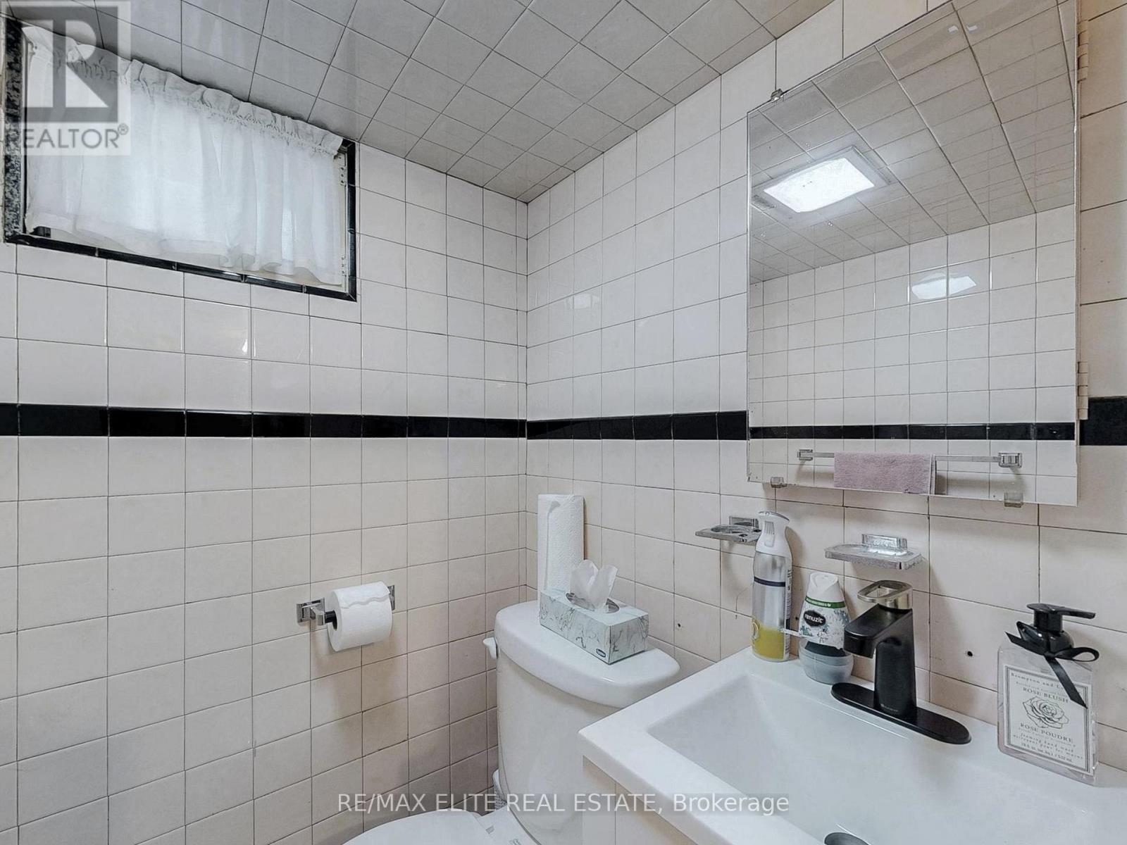 63 St Hubert Avenue, Toronto, Ontario  M4J 3Z2 - Photo 28 - E12556894