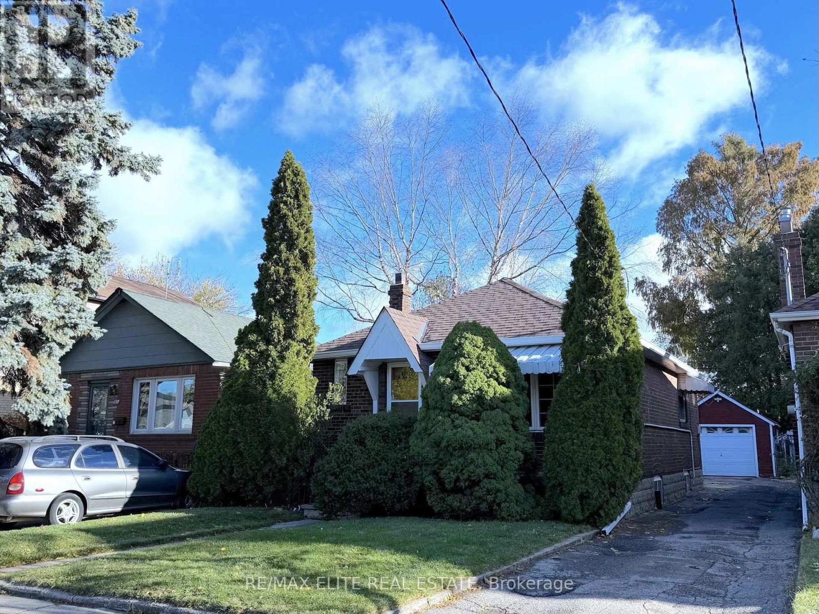 63 St Hubert Avenue, Toronto, Ontario  M4J 3Z2 - Photo 3 - E12556894