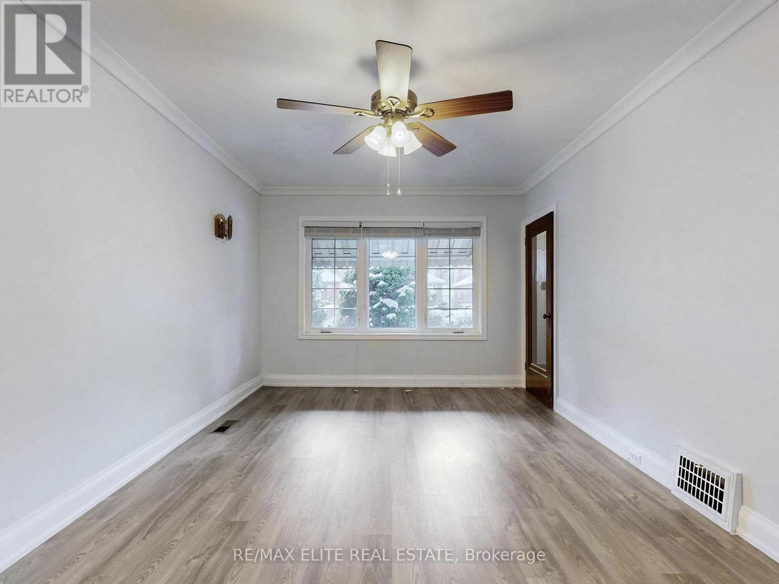 63 St Hubert Avenue, Toronto, Ontario  M4J 3Z2 - Photo 5 - E12556894