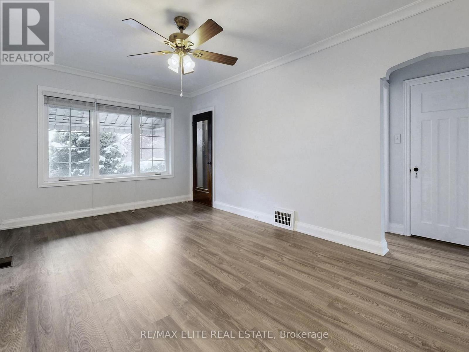 63 St Hubert Avenue, Toronto, Ontario  M4J 3Z2 - Photo 6 - E12556894