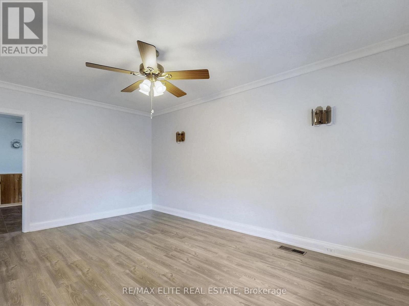 63 St Hubert Avenue, Toronto, Ontario  M4J 3Z2 - Photo 8 - E12556894