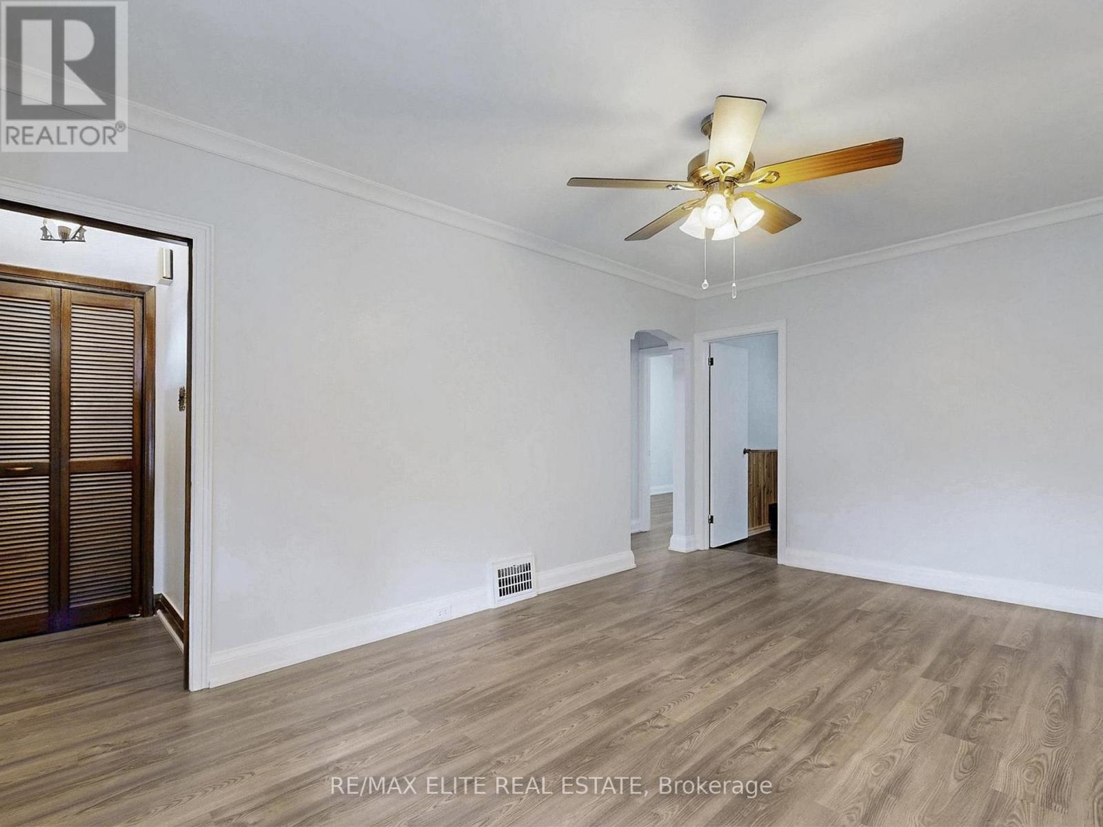 63 St Hubert Avenue, Toronto, Ontario  M4J 3Z2 - Photo 9 - E12556894