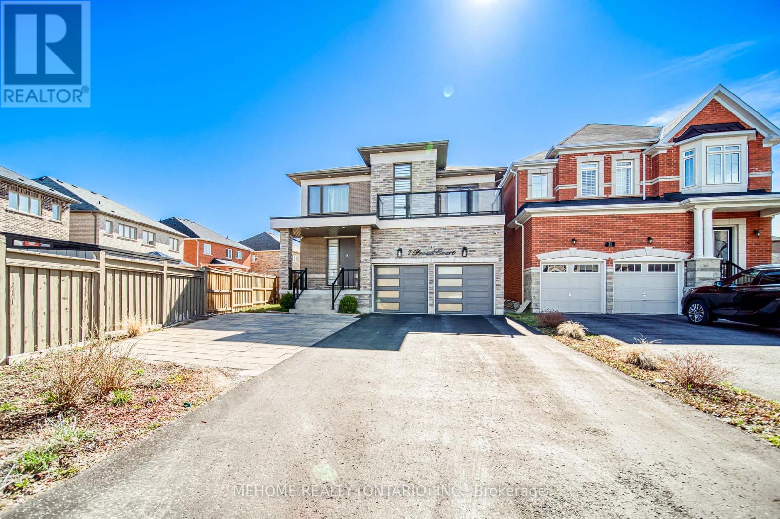 7 Proud Court, Aurora, Ontario  L4G 7B7 - Photo 2 - N12556866