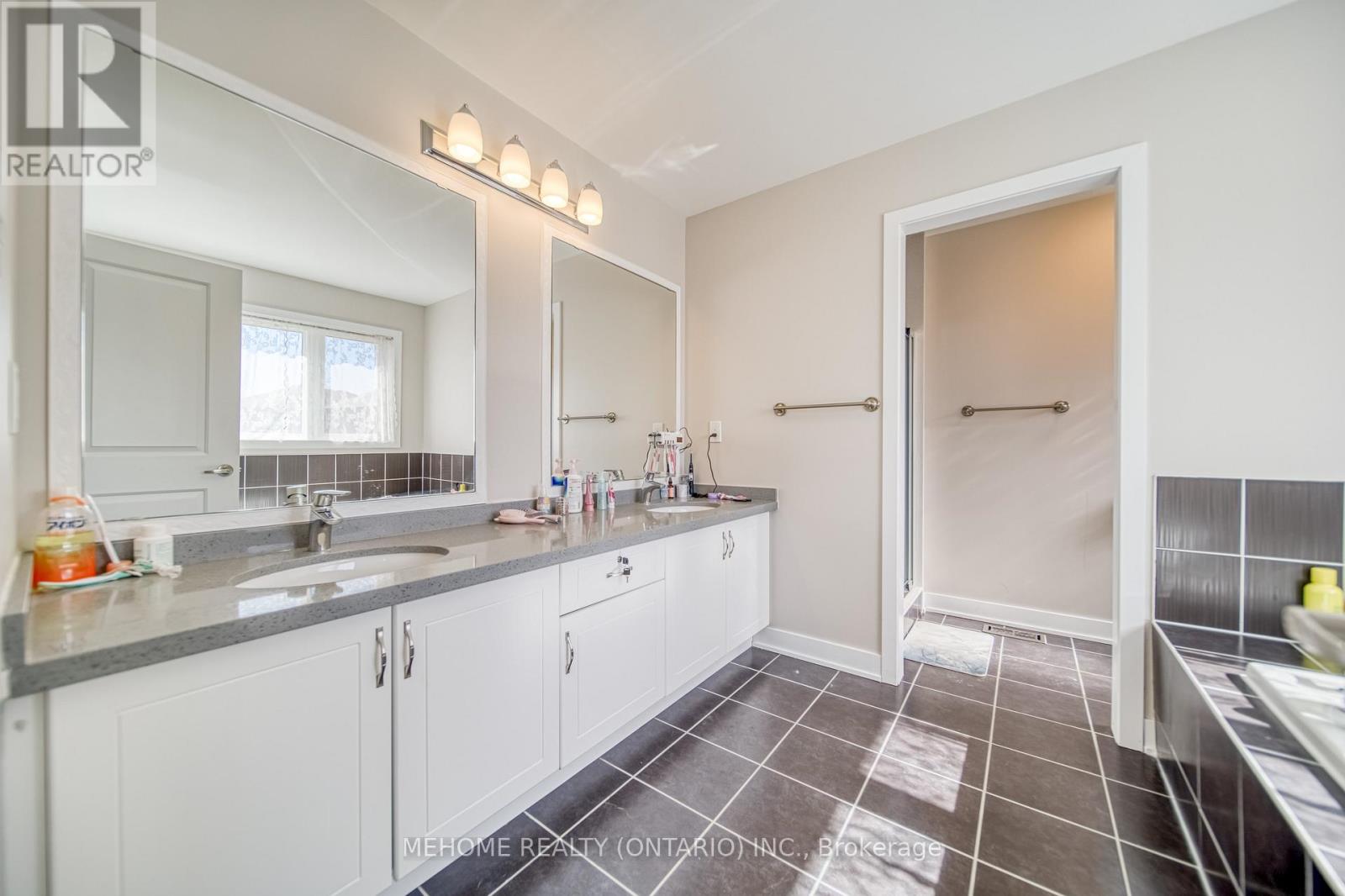 7 Proud Court, Aurora, Ontario  L4G 7B7 - Photo 24 - N12556866