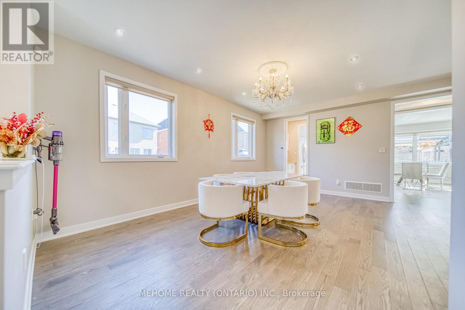 7 Proud Court, Aurora, Ontario  L4G 7B7 - Photo 5 - N12556866