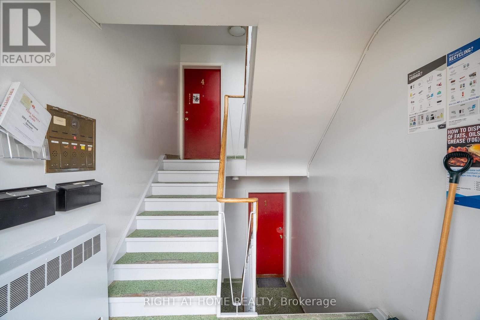 1 - 285 Richmond St Street, Richmond Hill, Ontario  L4C 3Z2 - Photo 7 - N12556960