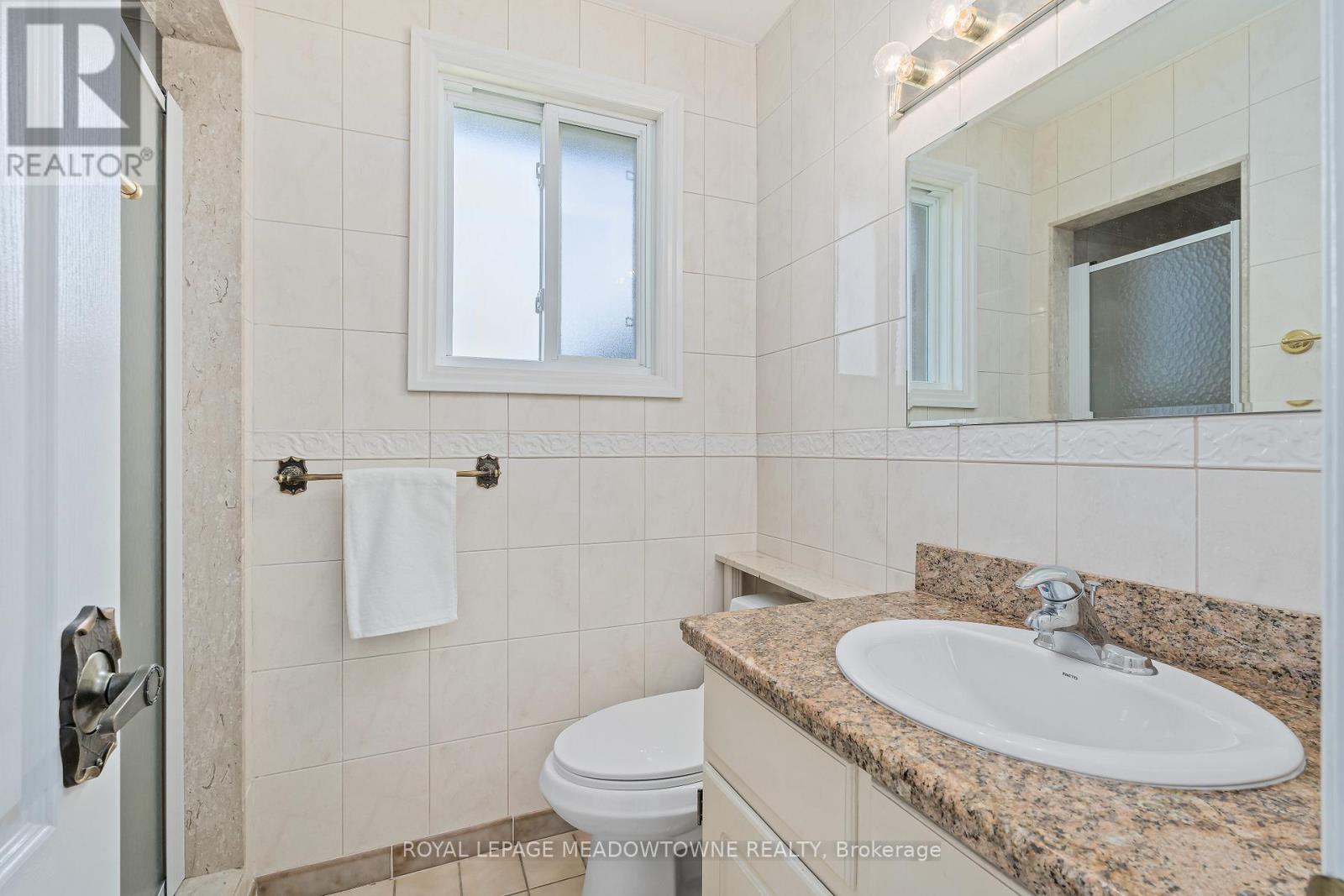 305 Ulric Crescent, Oakville, Ontario  L6K 3R3 - Photo 17 - W12556868