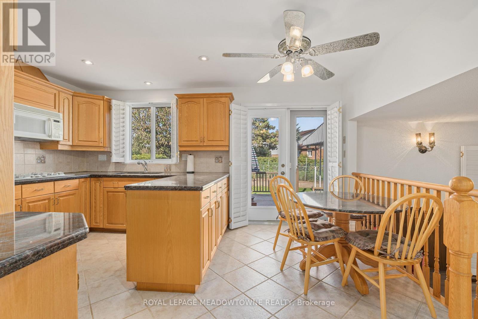 305 Ulric Crescent, Oakville, Ontario  L6K 3R3 - Photo 8 - W12556868