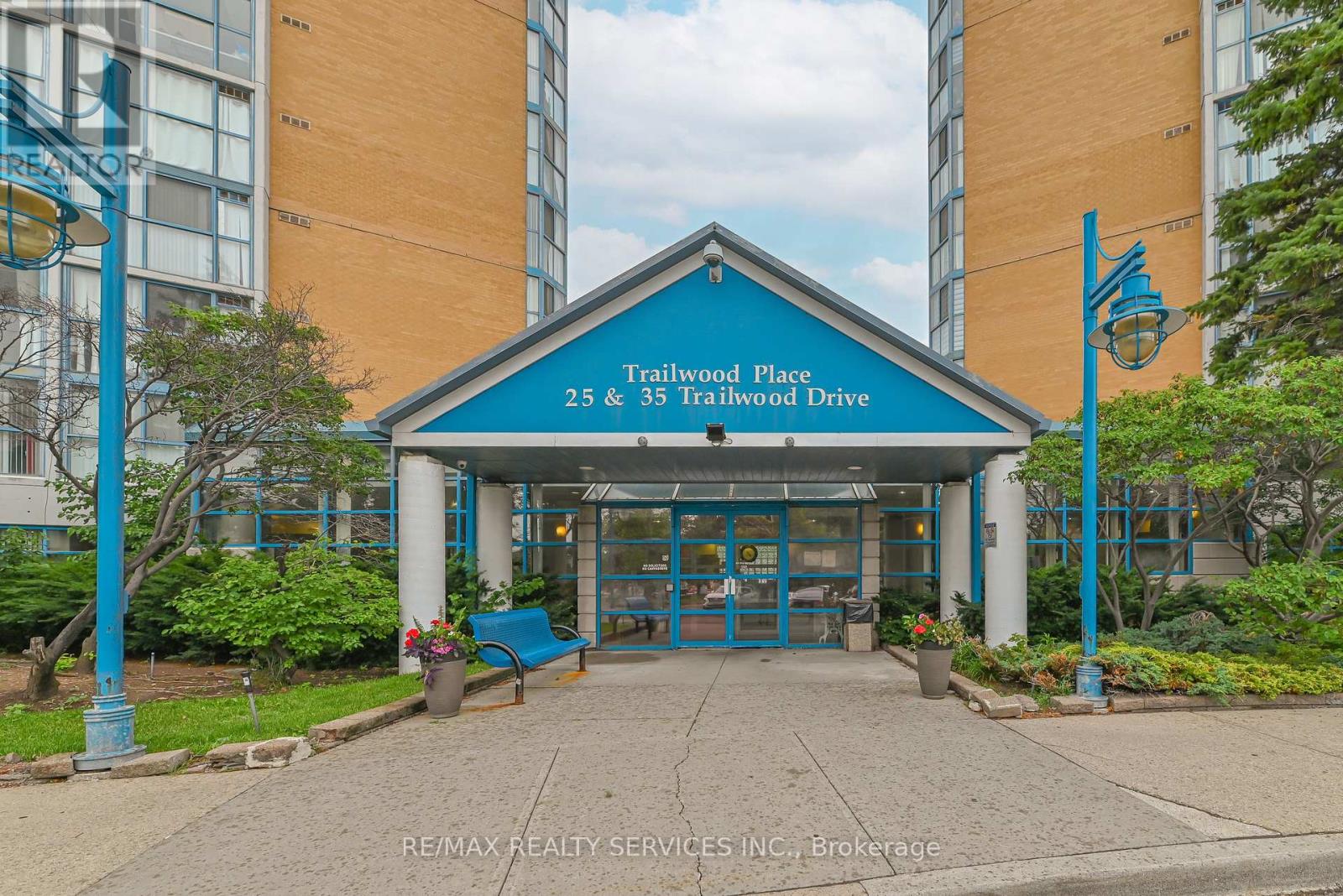 1911 - 35 Trailwood Drive, Mississauga, Ontario  L4Z 3K9 - Photo 4 - W12556890