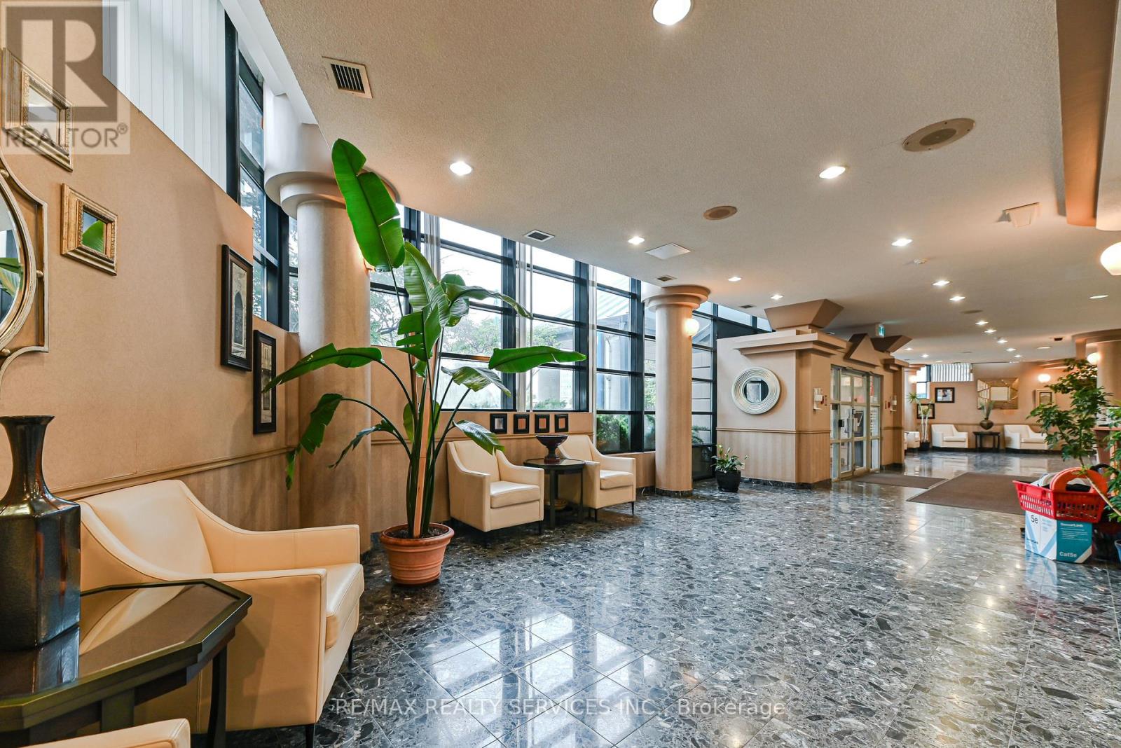 1911 - 35 Trailwood Drive, Mississauga, Ontario  L4Z 3K9 - Photo 5 - W12556890