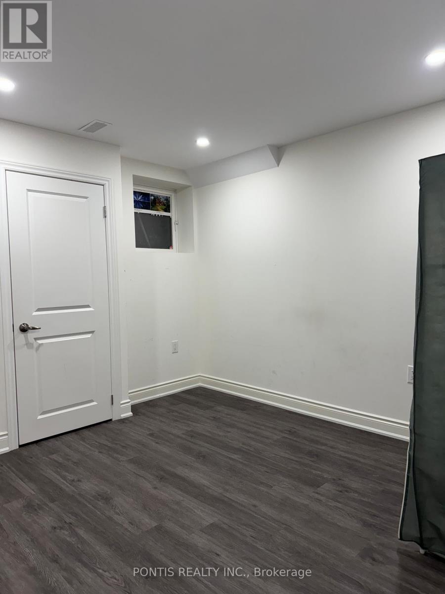 25 Banner Elk Street, Brampton, Ontario  L6Y 6J6 - Photo 5 - W12556892