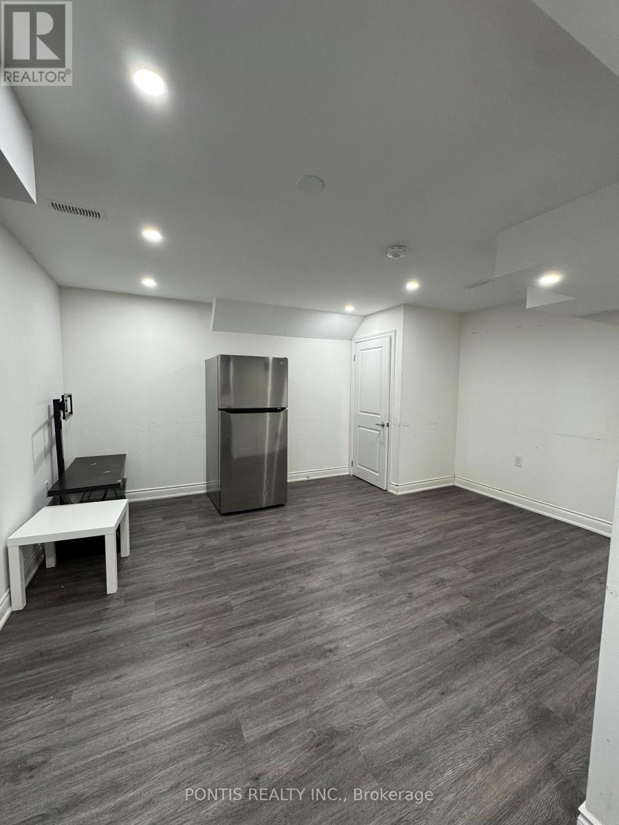 25 Banner Elk Street, Brampton, Ontario  L6Y 6J6 - Photo 6 - W12556892