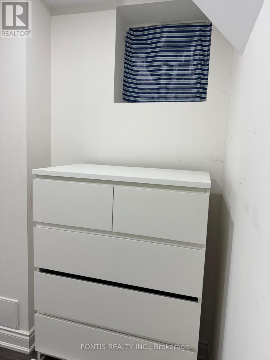 25 Banner Elk Street, Brampton, Ontario  L6Y 6J6 - Photo 9 - W12556892