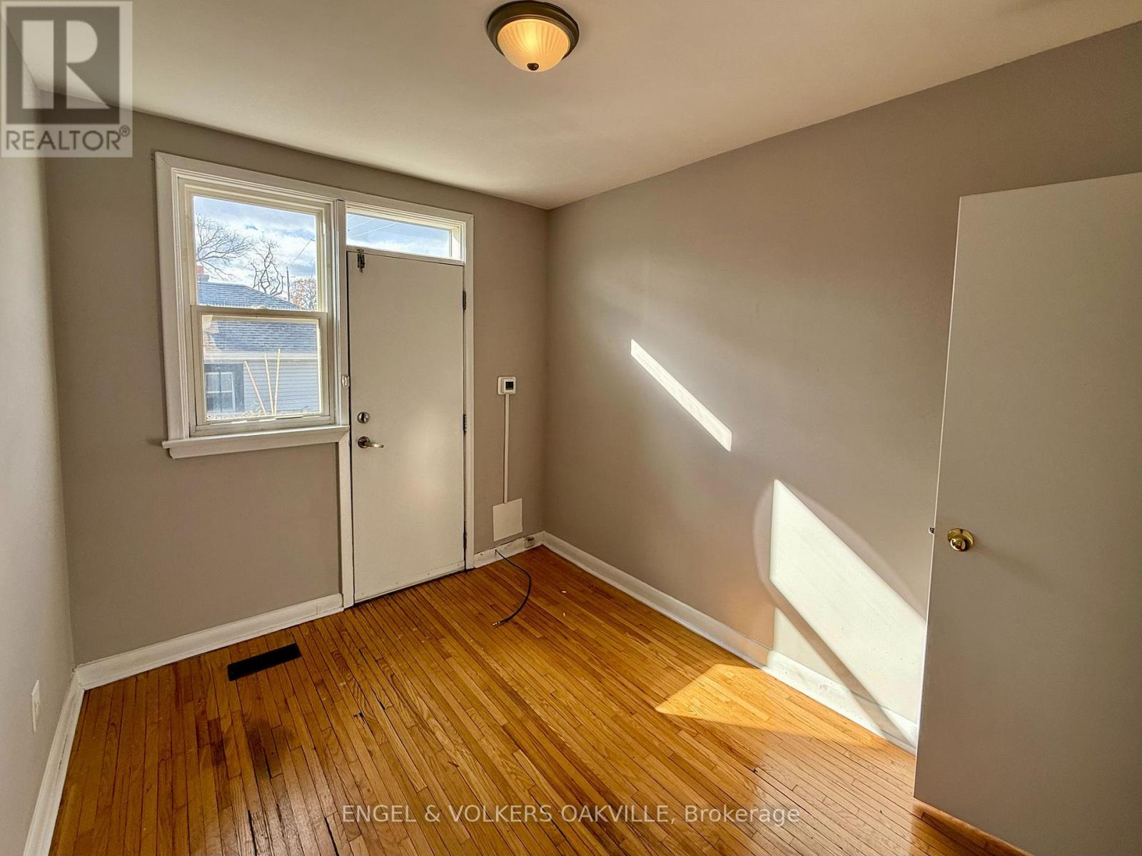 150 Kerr Street, Oakville, Ontario  L6K 3A7 - Photo 15 - W12556924