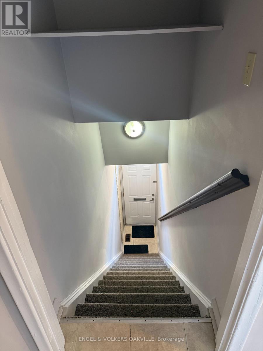 150 Kerr Street, Oakville, Ontario  L6K 3A7 - Photo 2 - W12556924