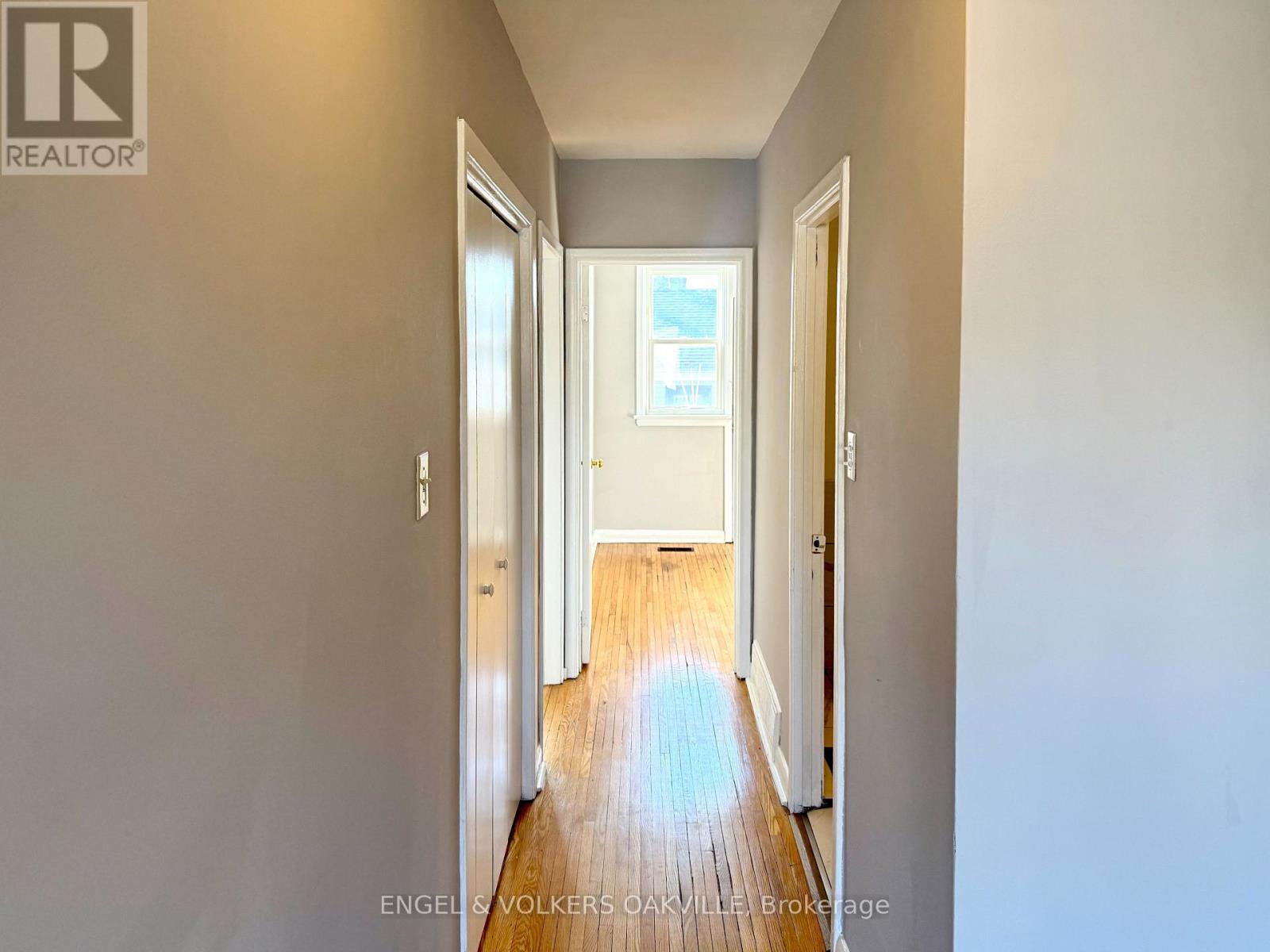 150 Kerr Street, Oakville, Ontario  L6K 3A7 - Photo 7 - W12556924