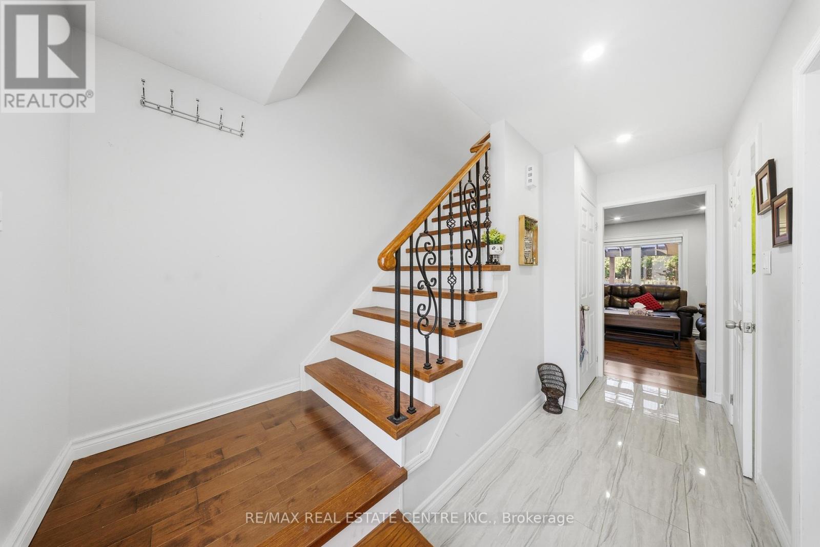 3129 Stevenage Court, Mississauga, Ontario  L5N 4T7 - Photo 10 - W12556944