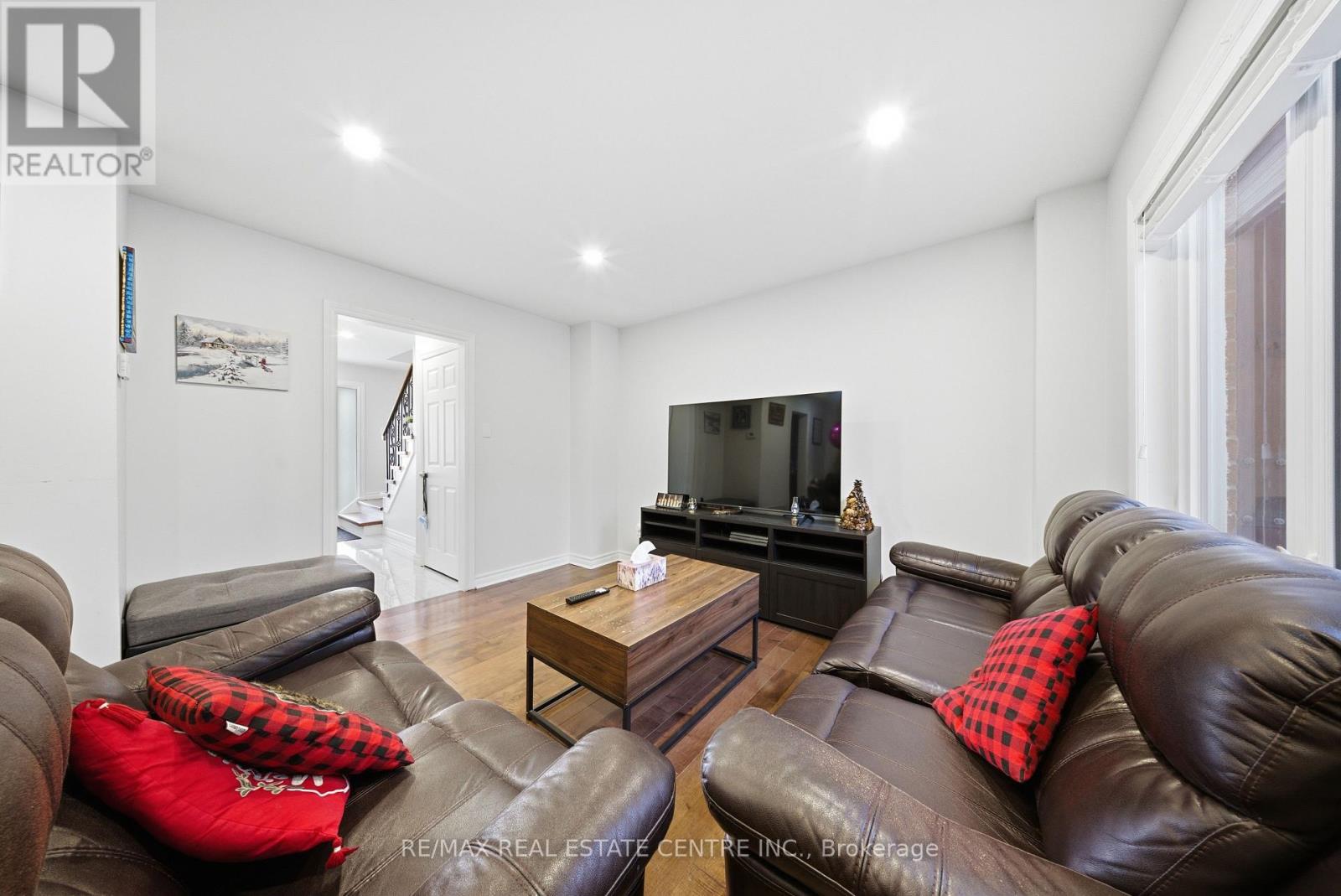 3129 Stevenage Court, Mississauga, Ontario  L5N 4T7 - Photo 12 - W12556944