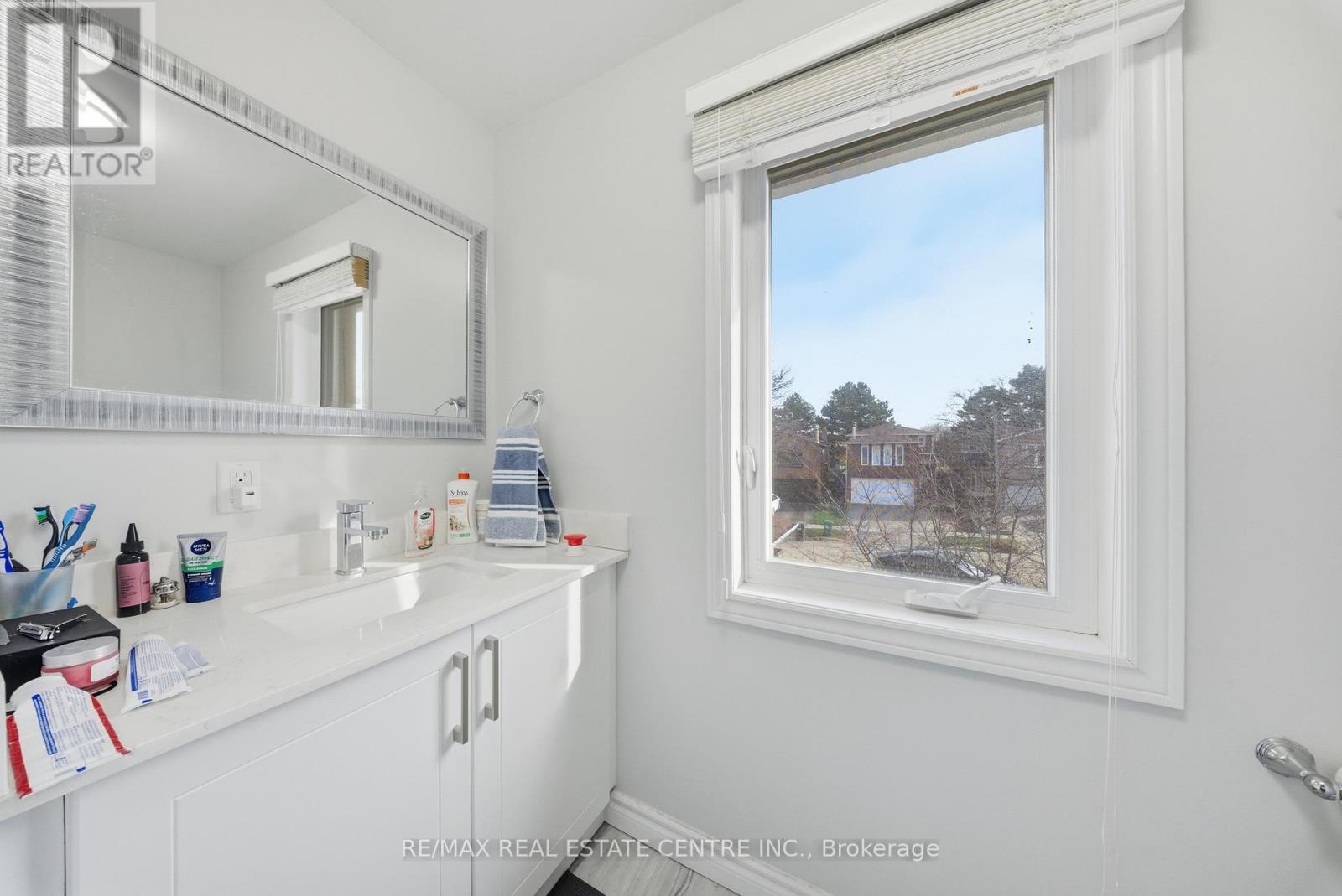 3129 Stevenage Court, Mississauga, Ontario  L5N 4T7 - Photo 21 - W12556944