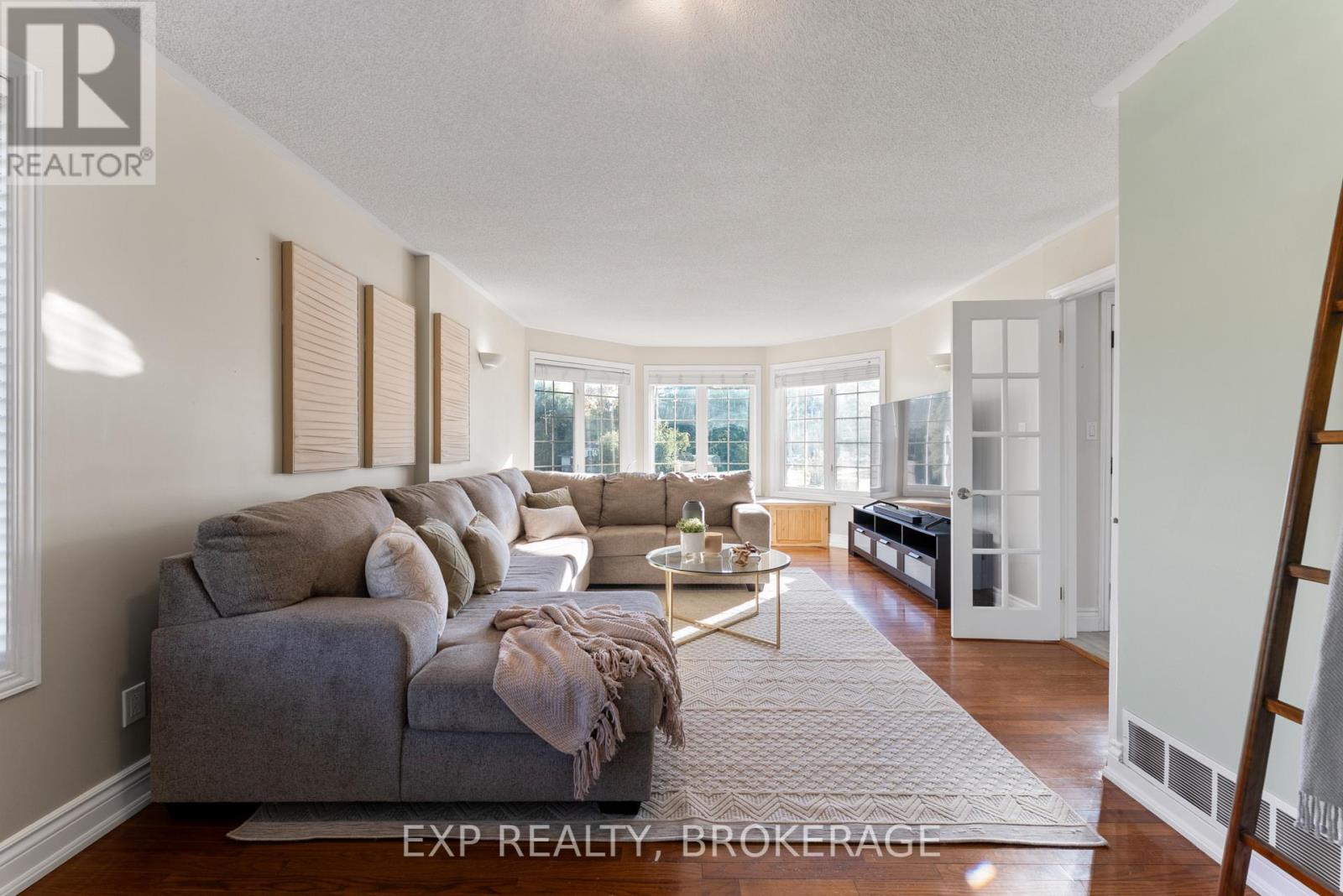 53 Gumby Lane, Quinte West, Ontario  K8V 5P6 - Photo 5 - X12556978