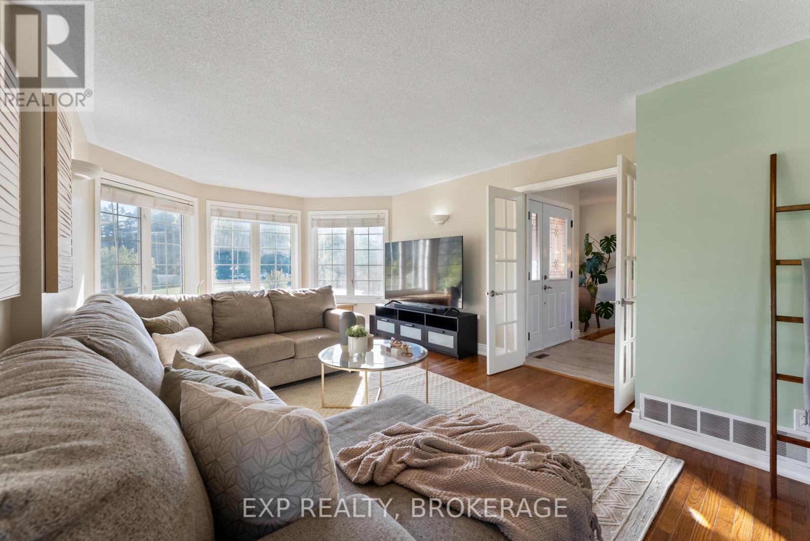 53 Gumby Lane, Quinte West, Ontario  K8V 5P6 - Photo 8 - X12556978