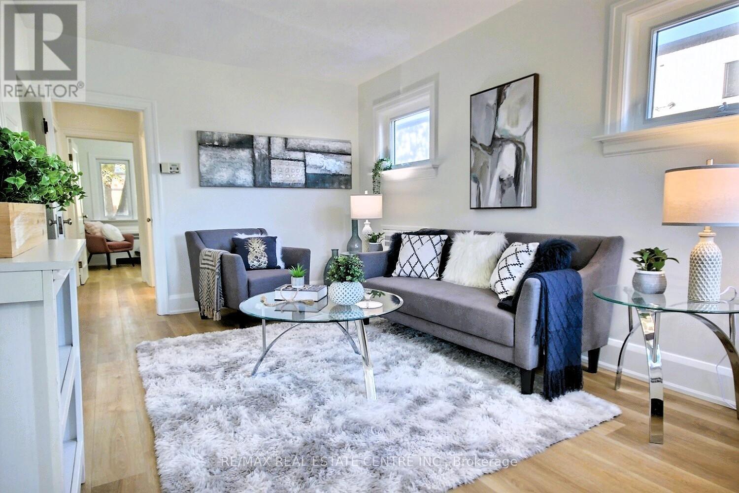 324 Wellington Street N Street N, Waterloo, Ontario  N2H 5K9 - Photo 2 - X12556854