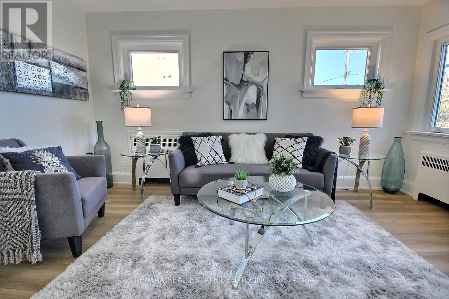 324 Wellington Street N Street N, Waterloo, Ontario  N2H 5K9 - Photo 3 - X12556854