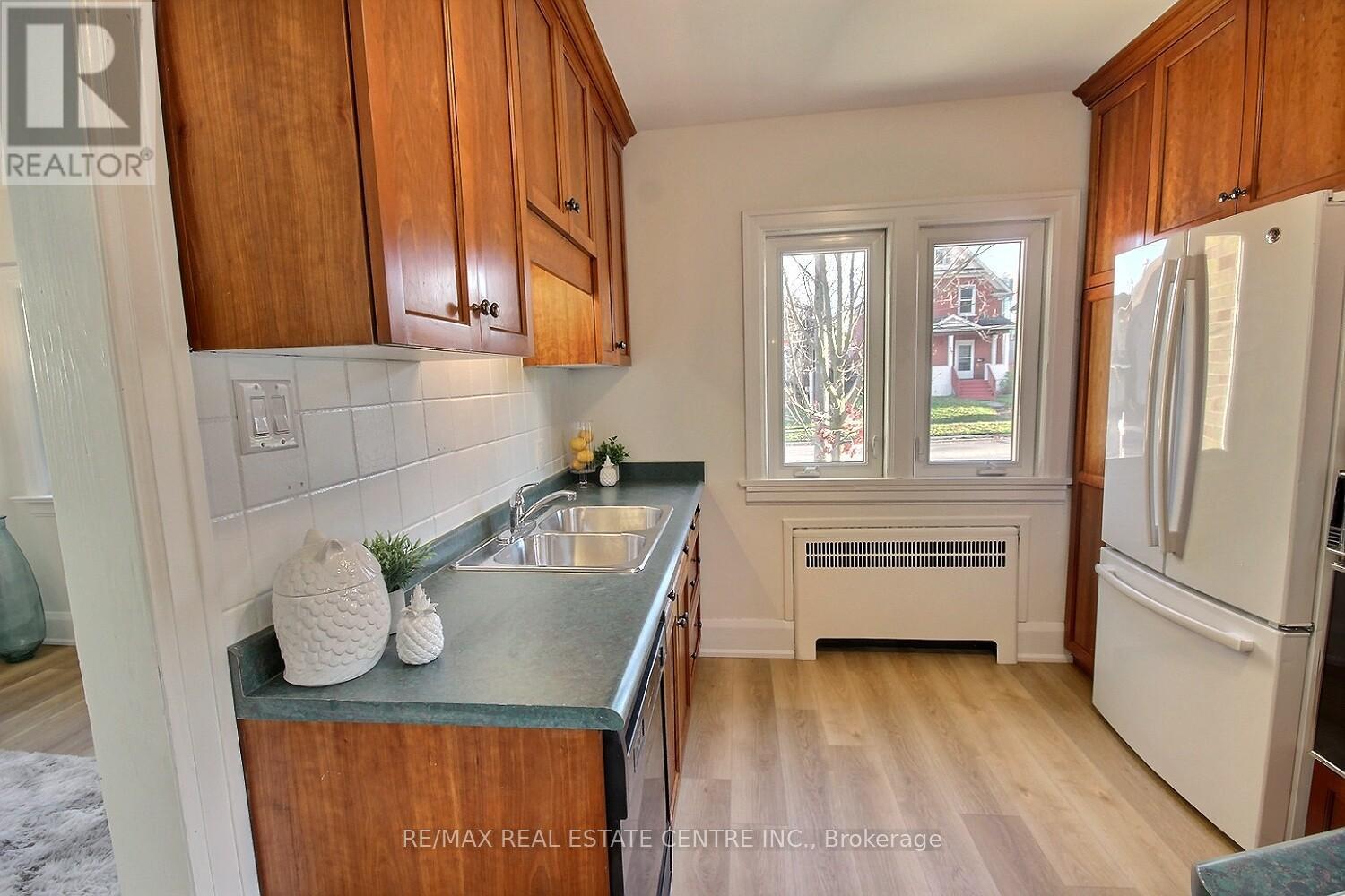 324 Wellington Street N Street N, Waterloo, Ontario  N2H 5K9 - Photo 6 - X12556854