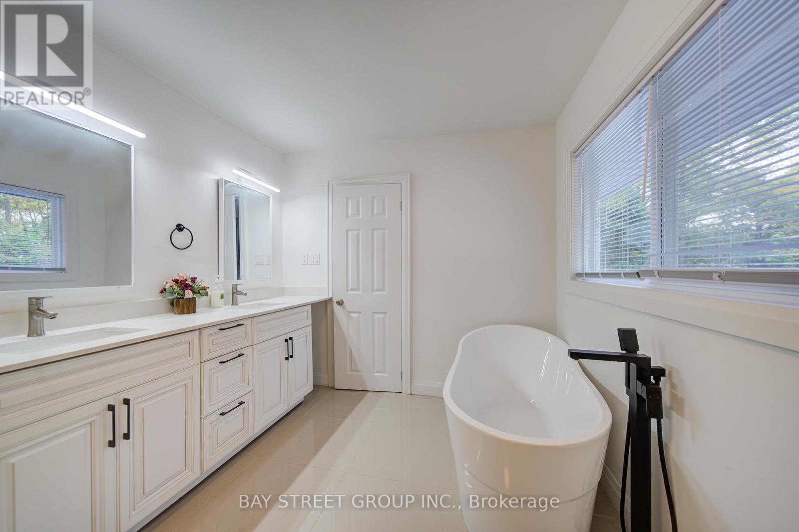 14874 Niagara River Parkway, Niagara-On-The-Lake, Ontario  L0S 1J0 - Photo 33 - X12556904