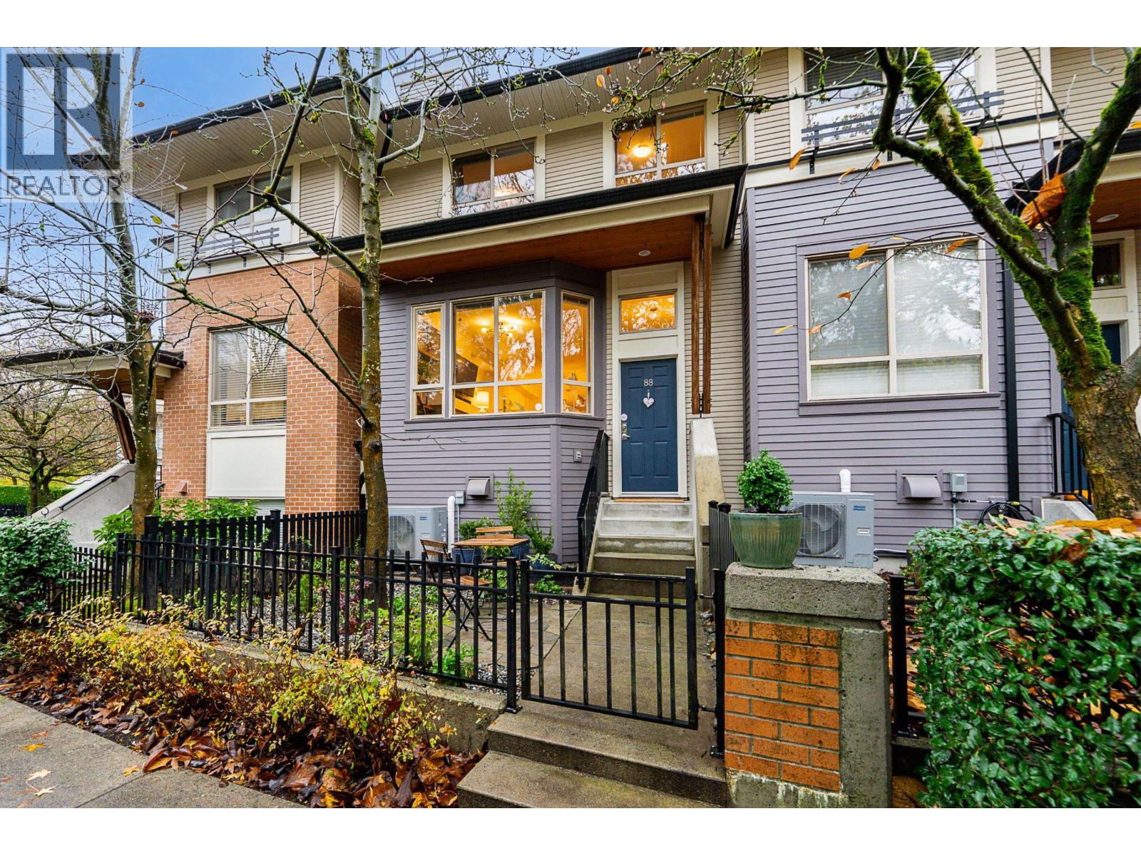 88 100 KLAHANIE DRIVE, Port Moody, British Columbia