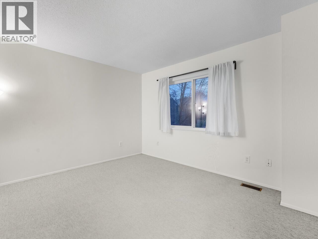 8574 Flowering Place, Burnaby, British Columbia  V5A 4B4 - Photo 10 - R3068519