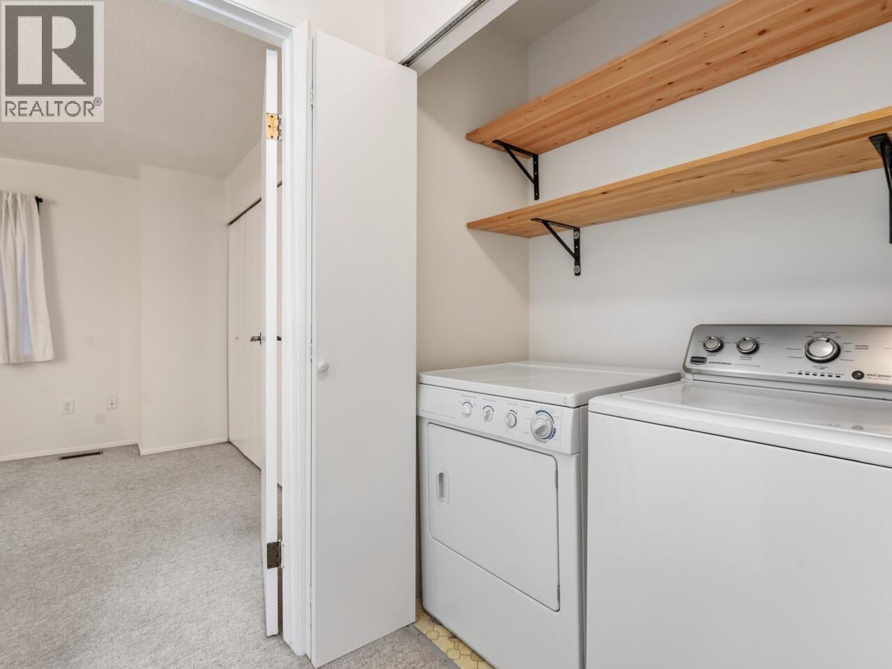 8574 Flowering Place, Burnaby, British Columbia  V5A 4B4 - Photo 15 - R3068519