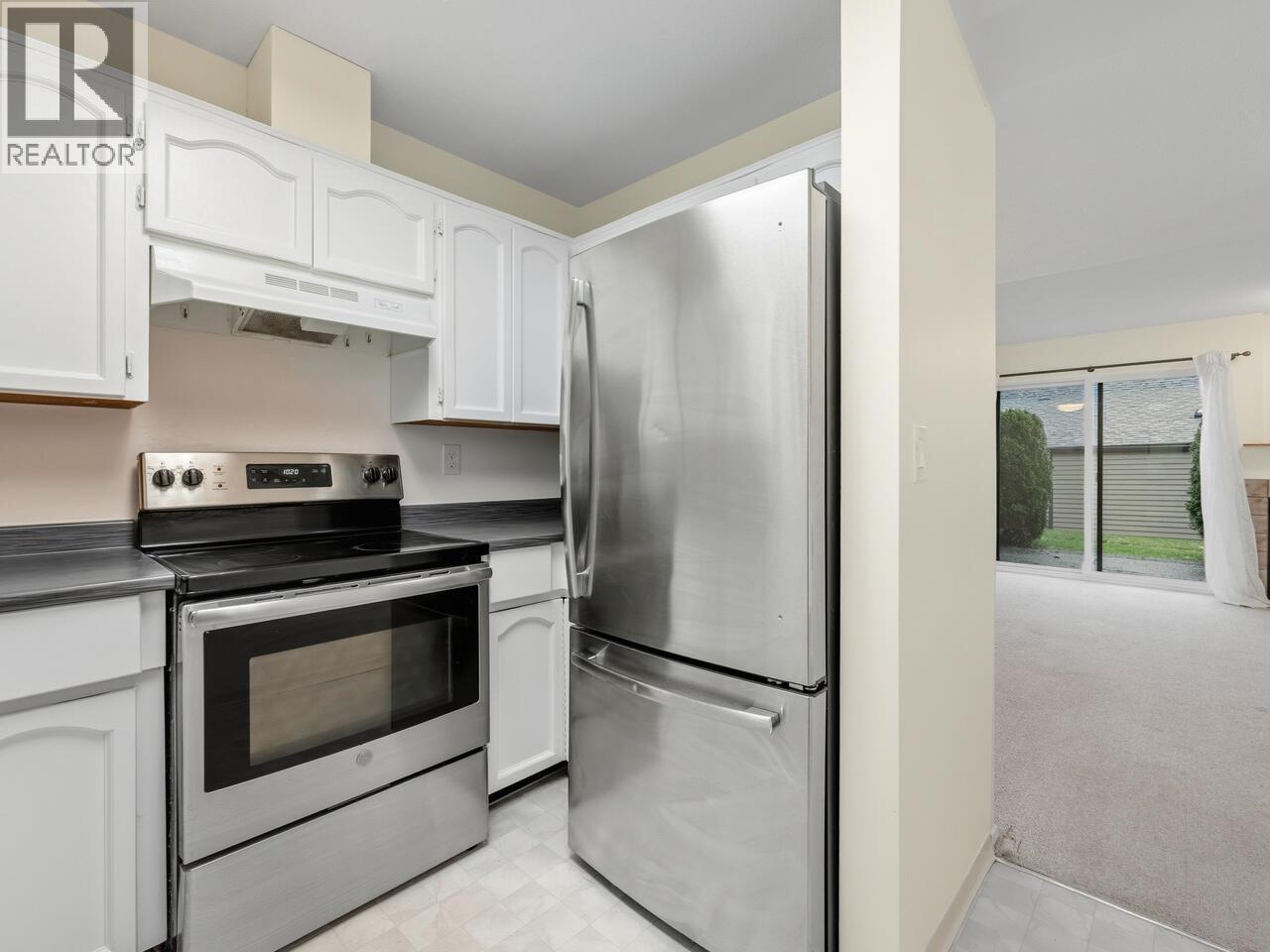 8574 Flowering Place, Burnaby, British Columbia  V5A 4B4 - Photo 4 - R3068519