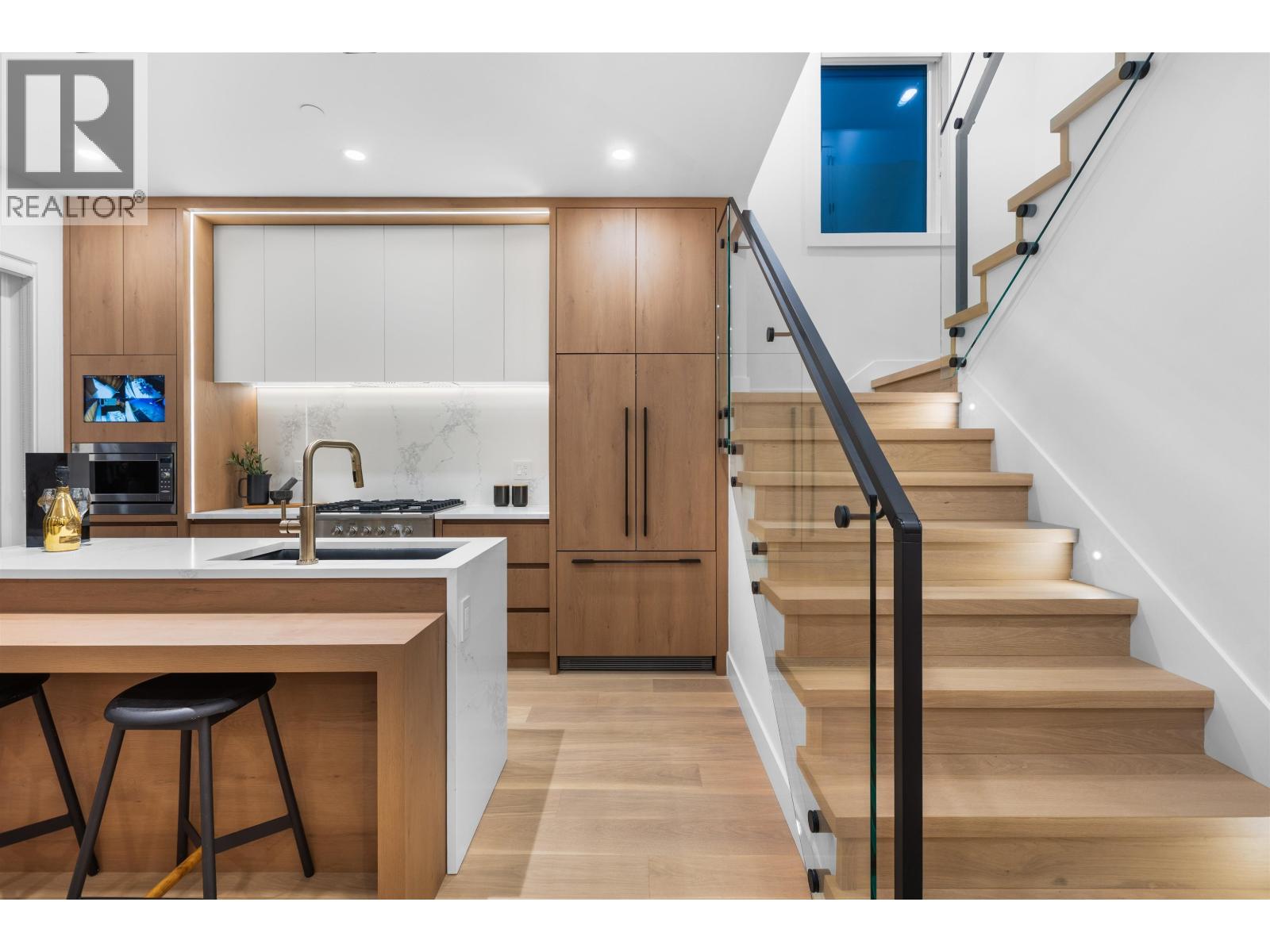 2 2435 Napier Street, Vancouver, British Columbia  V5K 2W2 - Photo 8 - R3068529